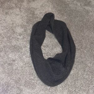 2 H&M unisex scarfs